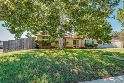 1202 Canyon Oaks Drive, Lancaster, TX 75146 - Photo 2