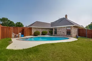 629 Bent Creek Dr, DeSoto, TX 75115 - Photo 1