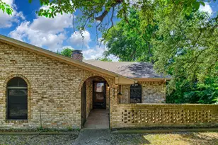 223 S Casa Grande Cir, Duncanville, TX 75116 - Photo 2