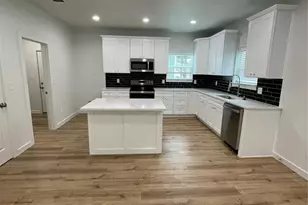 524 W Florence St, Denison, TX 75020 - Photo 2
