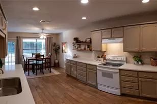 1110 W Cozby Ct W, Benbrook, TX 76126 - Photo 4