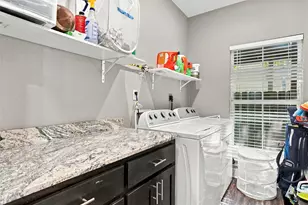 1302 Bagby Ave, Waco, TX 76706 - Photo 12
