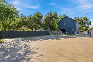 1302 Bagby Ave, Waco, TX 76706 - Photo 24