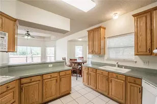 5000 Pointclear Ct, Arlington, TX 76017 - Photo 10
