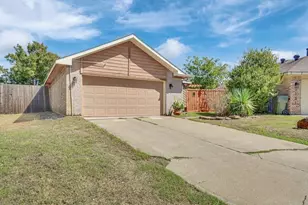 2129 Stradivarius Ln, Carrollton, TX 75007 - Photo 2