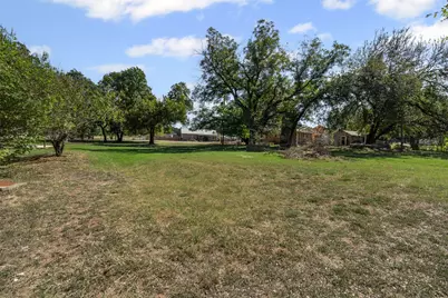 2810 Sky Harbour Drive, Granbury, TX 76049 - Photo 4