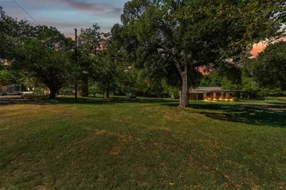 2810 Sky Harbour Drive, Granbury, TX 76049 - Photo 10