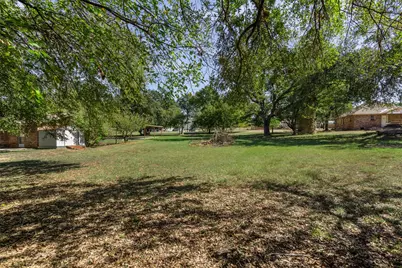2810 Sky Harbour Drive, Granbury, TX 76049 - Photo 8