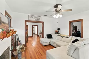 304 E McFarland St, Grandview, TX 76050 - Photo 12
