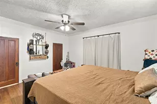304 E McFarland St, Grandview, TX 76050 - Photo 14