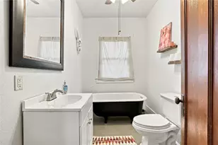 304 E McFarland St, Grandview, TX 76050 - Photo 20