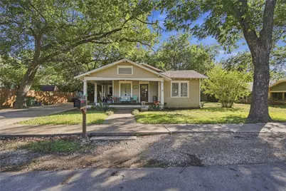 304 E McFarland Street, Grandview, TX 76050 - Photo 2