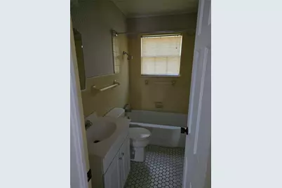 831 SE 18th Street, Paris, TX 75460 - Photo 8