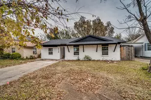 2110 Aggie Dr, Grand Prairie, TX 75051 - Photo 2