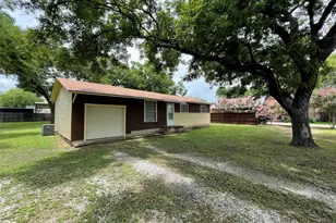204 E 6th St, Tolar, TX 76476 - Photo 2