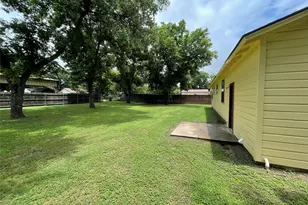 204 E 6th St, Tolar, TX 76476 - Photo 4