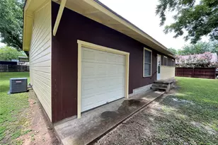 204 E 6th St, Tolar, TX 76476 - Photo 8