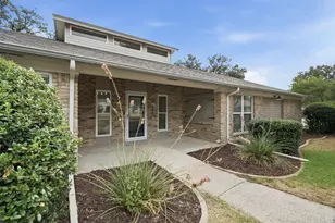 200 Lansford Dr, Benbrook, TX 76126 - Photo 2