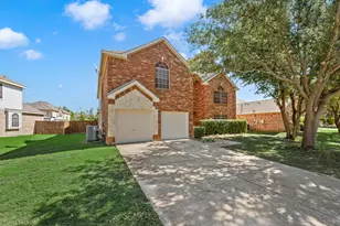 5272 W Cove Way, Grand Prairie, TX 75052 - Photo 2
