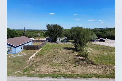 756 E Bluebonnet Drive, Granbury, TX 76048 - Photo 2