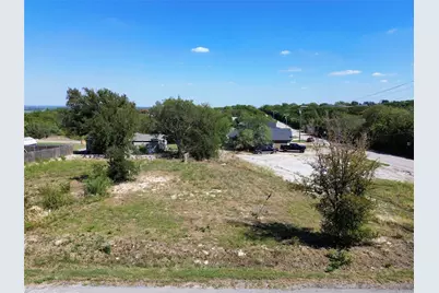 758 E Bluebonnet Drive, Granbury, TX 76048 - Photo 2
