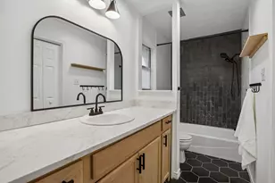 18 Legend Rd, Benbrook, TX 76132 - Photo 16