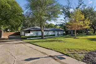 18 Legend Rd, Benbrook, TX 76132 - Photo 2