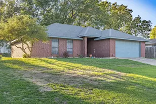 305 Ross Ave, Denison, TX 75020 - Photo 1