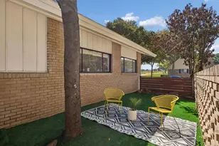 1747 W Red Bird Ln, Dallas, TX 75232 - Photo 24
