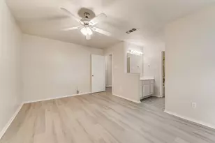 220 Hollywood Dr, Glenn Heights, TX 75154 - Photo 12