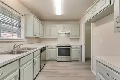 220 Hollywood Drive, Glenn Heights, TX 75154 - Photo 8