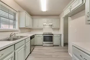 220 Hollywood Dr, Glenn Heights, TX 75154 - Photo 8