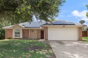 220 Hollywood Dr, Glenn Heights, TX 75154 - Photo 2