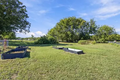 421 S Oak Street, Ector, TX 75439 - Photo 12