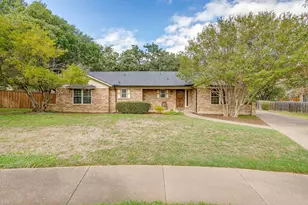 504 Regina Ct, Euless, TX 76039 - Photo 2