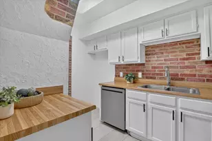 2301 Basil Dr, Arlington, TX 76006 - Photo 14