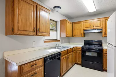 409 Walker Street, Glen Rose, TX 76043 - Photo 10