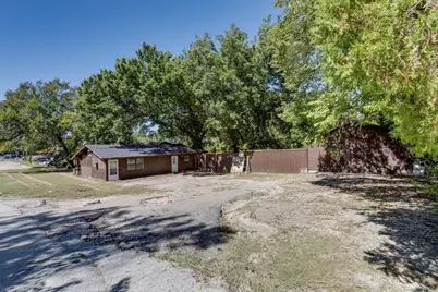 105 Barrows Lane, DeSoto, TX 75115 - Photo 4
