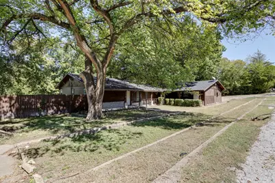 105 Barrows Lane, DeSoto, TX 75115 - Photo 2