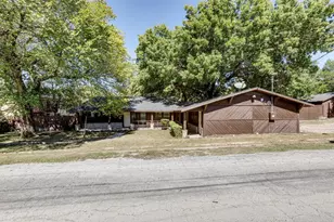 105 Barrows Ln, DeSoto, TX 75115 - Photo 1
