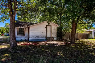 817 S Main St, Farmersville, TX 75442 - Photo 1