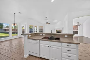 1311 Crest Glen Dr, Arlington, TX 76002 - Photo 14