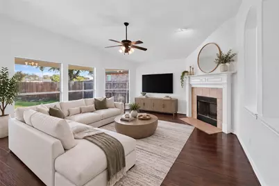 1311 Crest Glen Drive, Arlington, TX 76002 - Photo 2