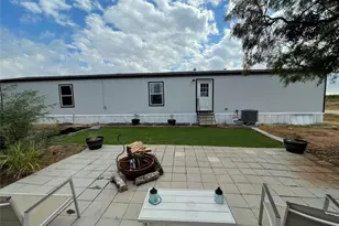 131 Vista Dr, Tye, TX 79563 - Photo 8