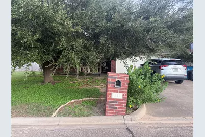 613 Sapphire Boulevard, Hewitt, TX 76643 - Photo 2