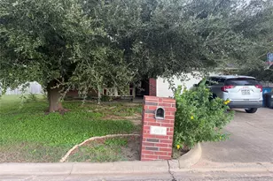 613 Sapphire Blvd, Hewitt, TX 76643 - Photo 2