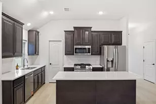 7428 Wispy Willow Ln, Little Elm, TX 76227 - Photo 4