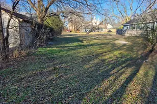 307 W Spruce St, Whitewright, TX 75491 - Photo 22