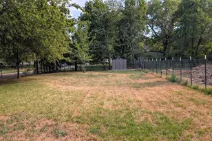 300 W Moore St, Sherman, TX 75090 - Photo 28
