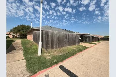 21 W Townhouse Lane #33, Grand Prairie, TX 75052 - Photo 4